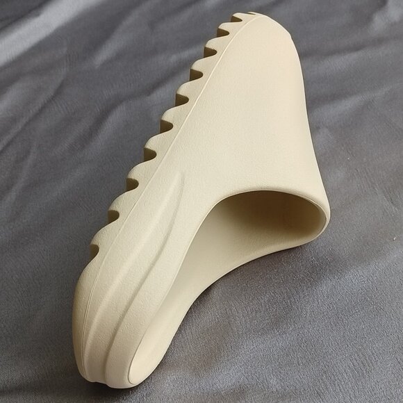 Adidas Yeezy Slides "Bone (2022 Restock)" NEW WITH BOX -Size 11US 100%EVA FZ5897 - Picture 6 of 8